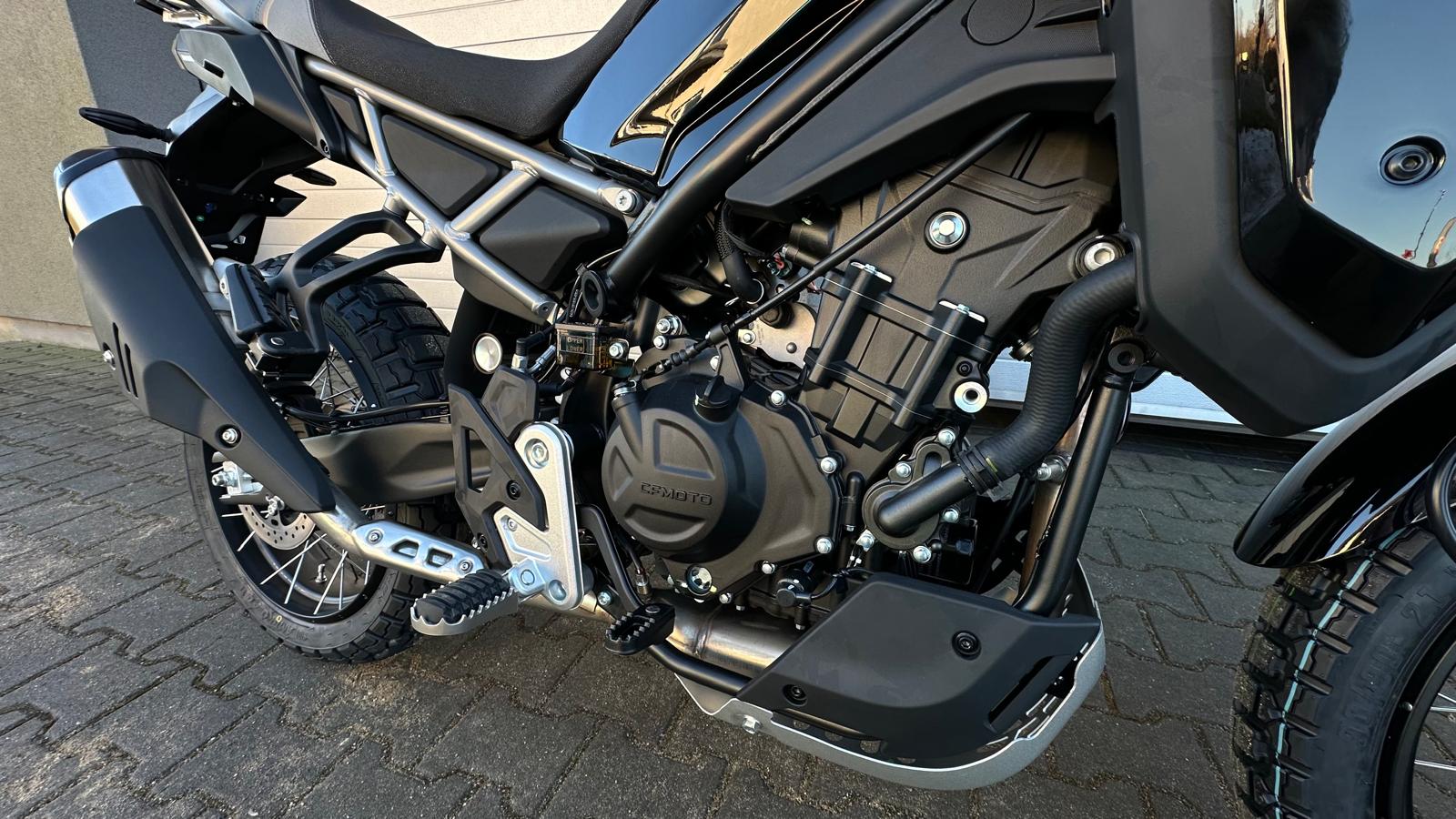 Motocykl CFMOTO 450MT BLACK EDITION (449.5 cc, 44 KM) - obrazek 15